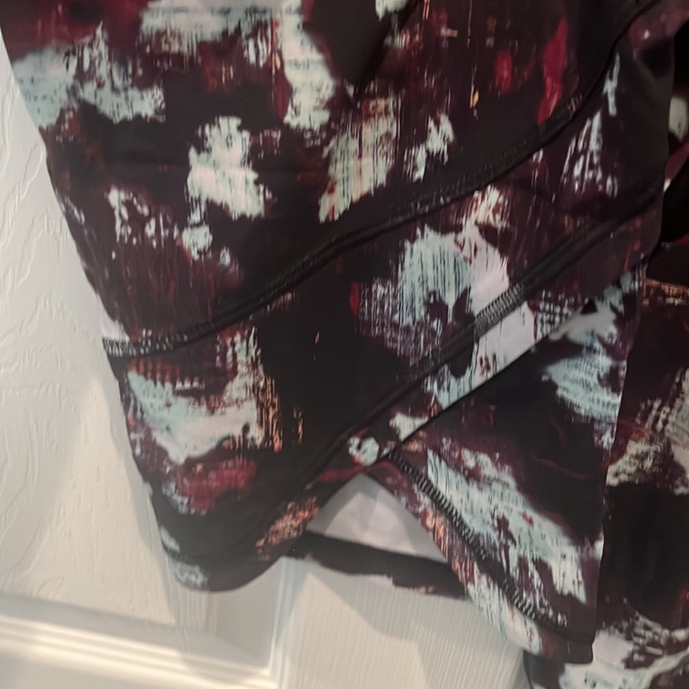 BNWT’S. Lululemon Tranquil Crop - Picture 9 of 13